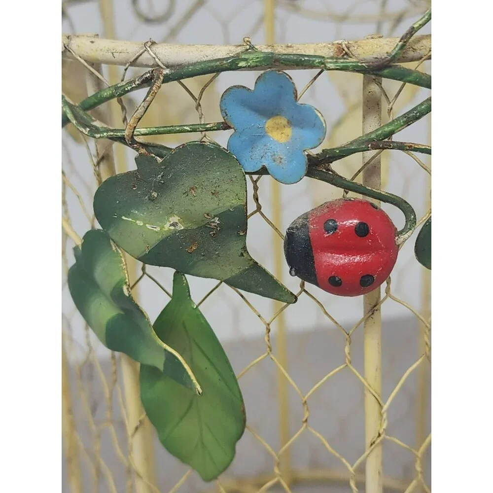 Vintage Lot Of 2 Chicken Wire Baskets Lady Bugs Butterfly Leaves‎